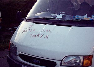 'I love you Joey' scrawled on a van bonnet, apparently in lipstick