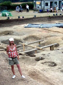 An archaeologist explains progress on the dig