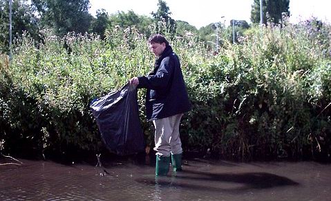 Litter picking in the Purwell Litter picking in the Purwell